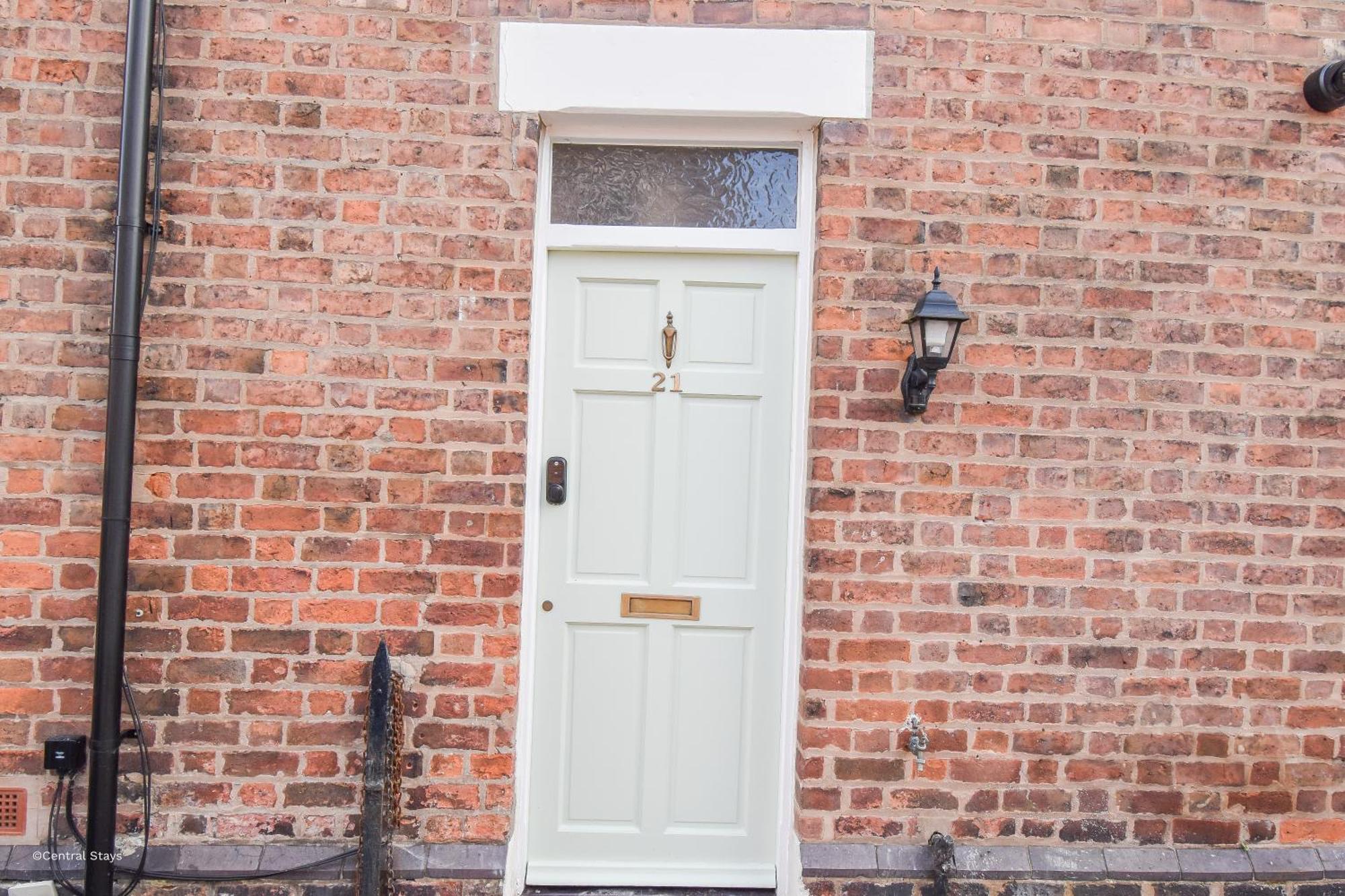 - Luxury Townhouse - With Free Parking